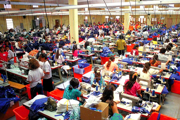 Crece 3 % anual el empleo en el sector manufacturero: Inegi