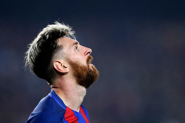 Le quitaría la capitanía a Messi, afirma Passarella