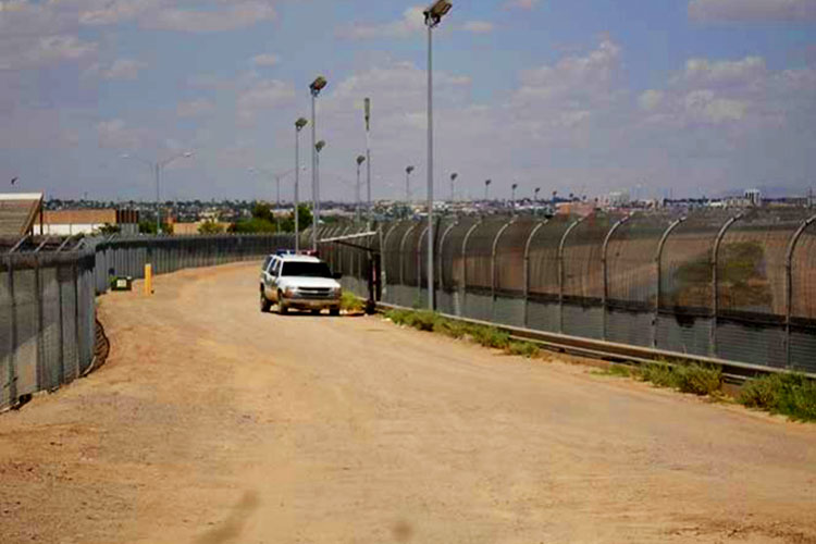 Más de la mitad de estadunidenses rechazan muro con México