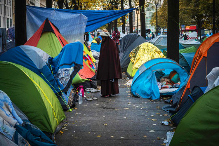 Tras ‘La Jungla’, Francia despeja otro campamento migrante
