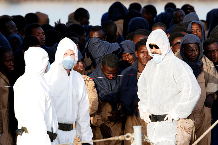 Amnistía Internacional acusa a Italia de maltratar a migrantes