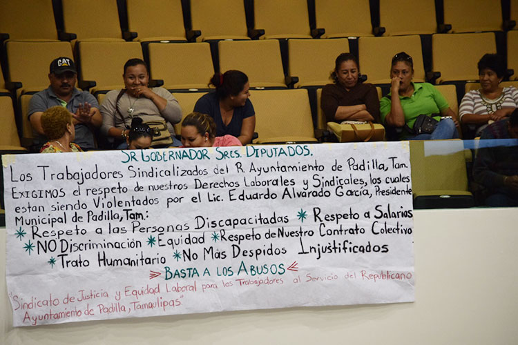 Protestan en Congreso contra Alcalde de Padilla
