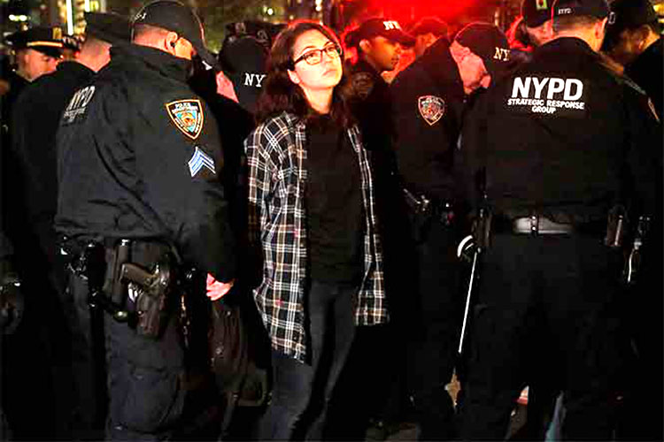 Refuerzan protestas en EU contra Trump; hay varios detenidos