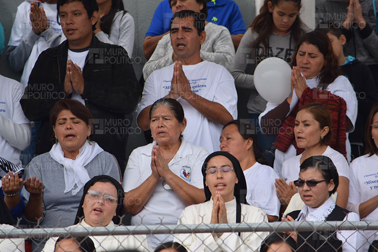 Se reúnen 15 mil a “Oran por La Paz y Misericordia”