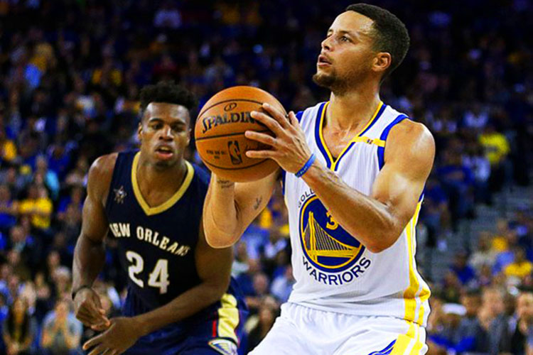 Stephen Curry bate récord de triples