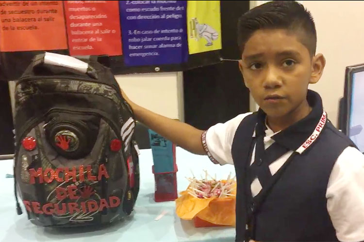 Niño Tamaulipeco diseña una mochila antibalas y antisecuestro