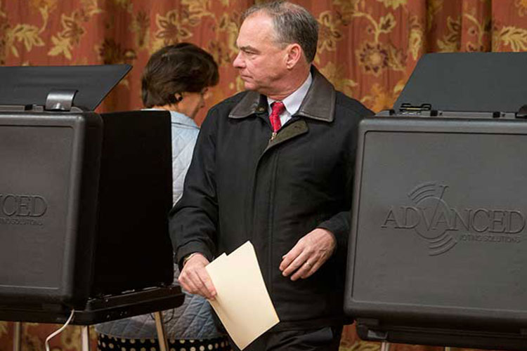 Tim Kaine vota; asegura que con Hillary Clinton buscará unir a EU