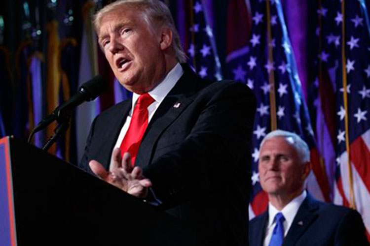 Donald Trump arriba a Washington para reunión con Obama