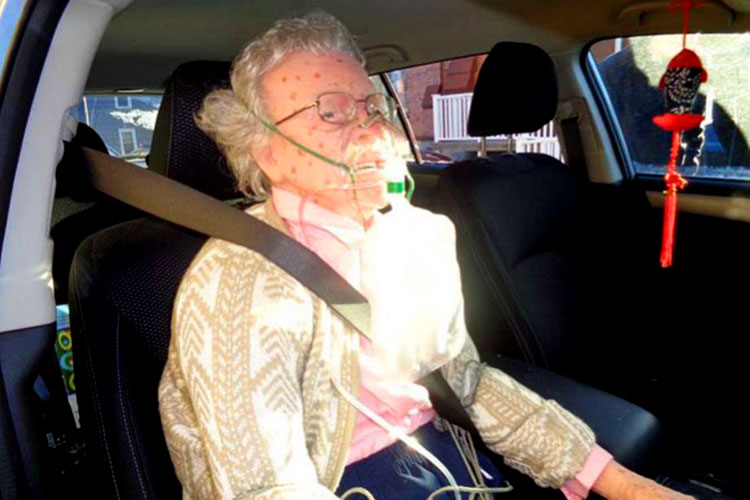 Policía rescata maniquí, creyó que era una mujer
