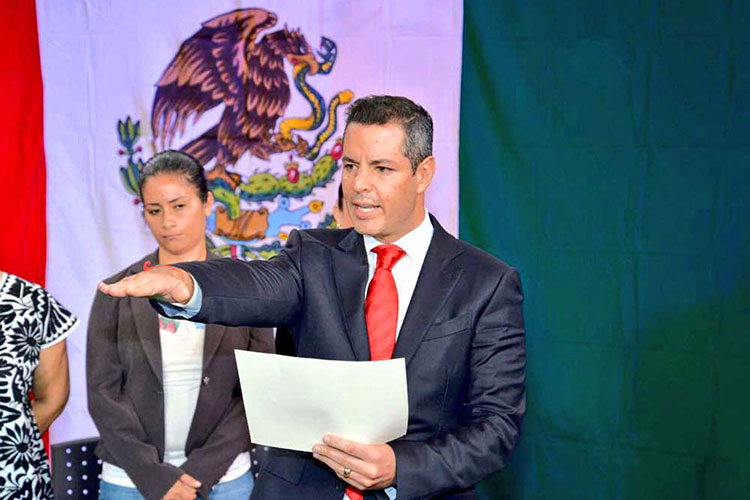 Alejandro Murat toma posesión como gobernador de Oaxaca