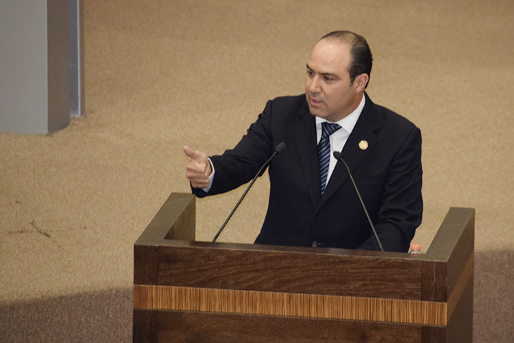 Se impone PAN y aprueban paquete económico