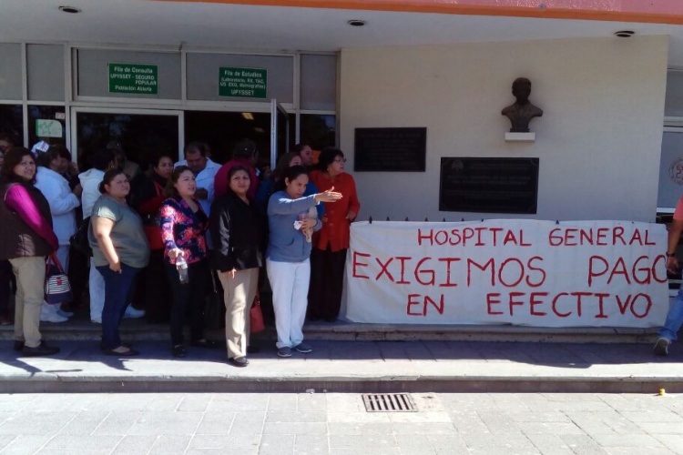 Protestan trabajadores del Hospital General