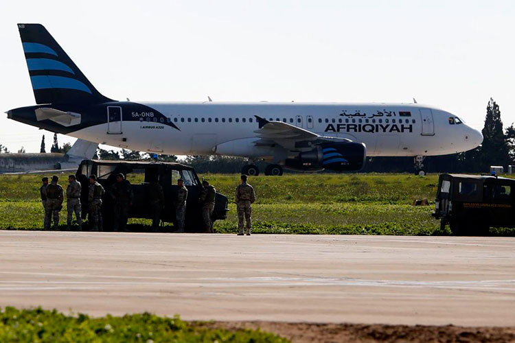 Aterriza en Malta un avión secuestrado desde Libia