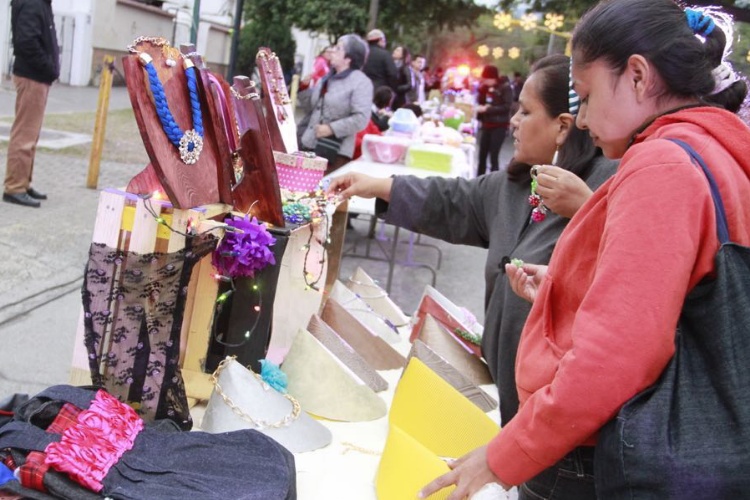 Inicia Bazar Navideño en Victoria