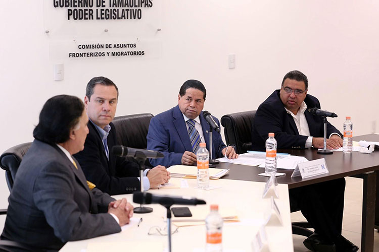 Una Tras Otra Militar armado en el Congreso