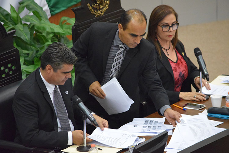 Se impone PAN y aprueban paquete económico