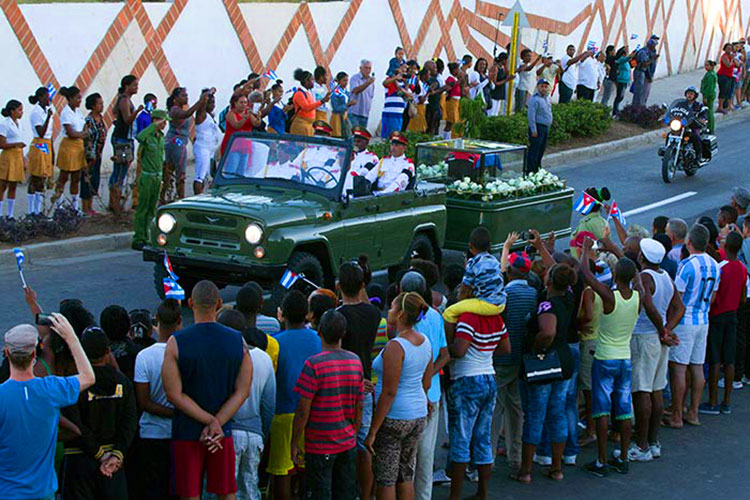 Sepultan a Fidel Castro en Santiago de Cuba, cuna de la revolución