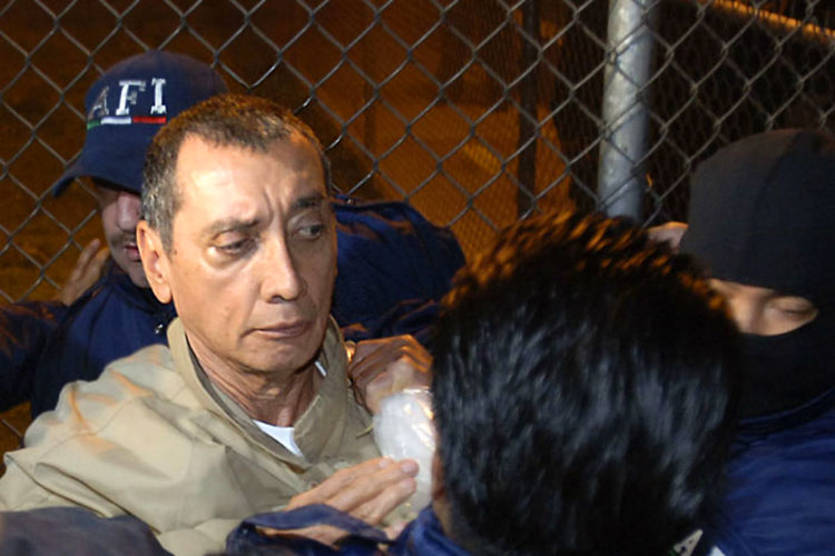 Sale Villanueva Madrid de prisión en EU; lo entregan a inmigración