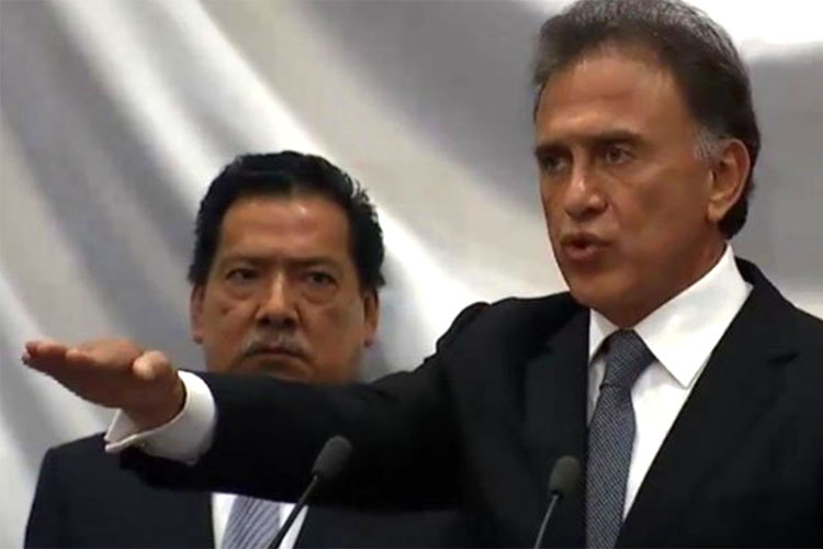 Yunes rinde protesta como gobernador de Veracruz