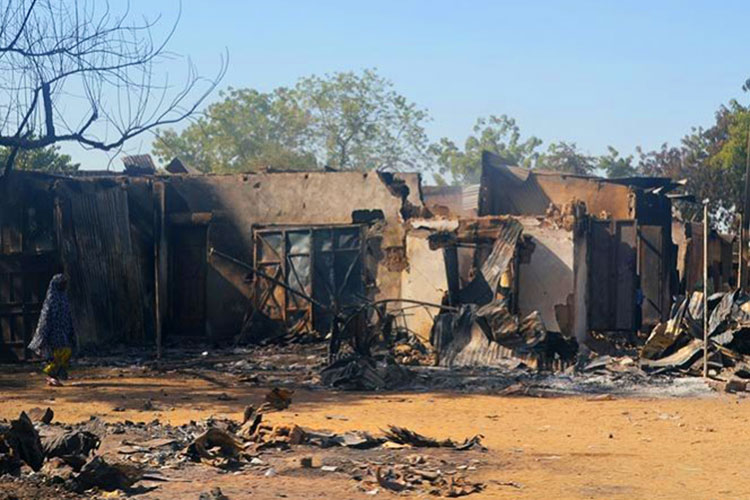 Niñas suicidas detonan bomba en Nigeria, matan a 30