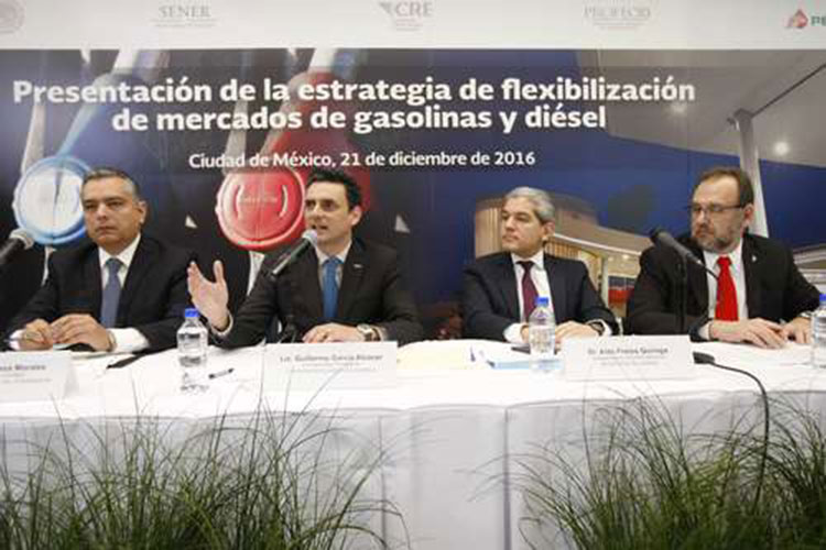Dependerá de SHCP el alza a gasolinas a partir de enero