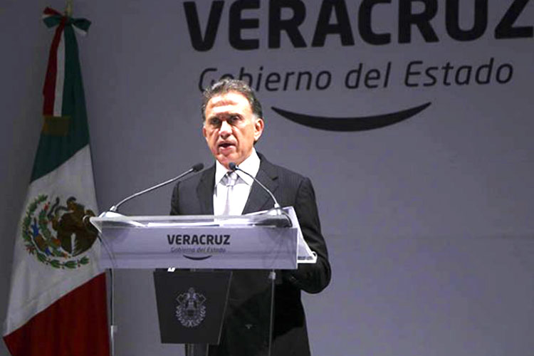 Yunes Linares manda al Congreso la terna para Fiscal del Estado