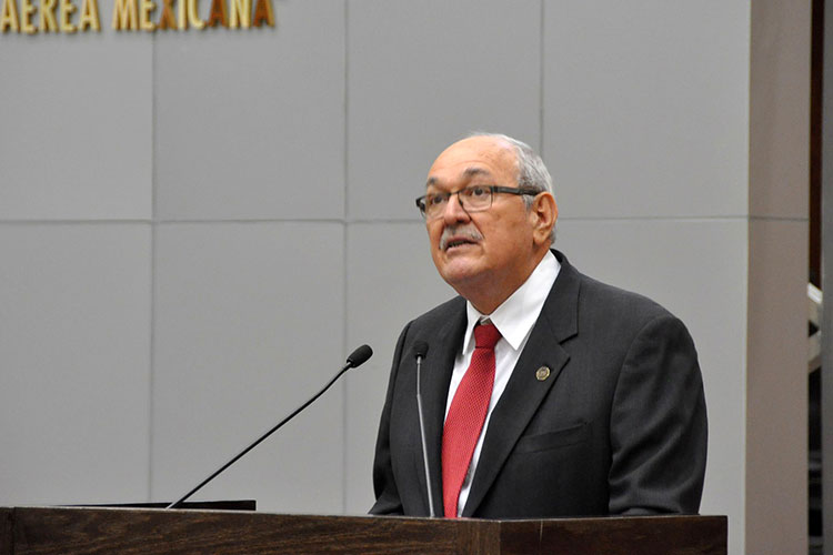 Tener escoltas cuesta mucho: Carlos García