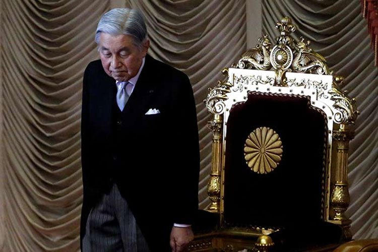 Gobierno de Japón ve factible la abdicación del emperador Akihito