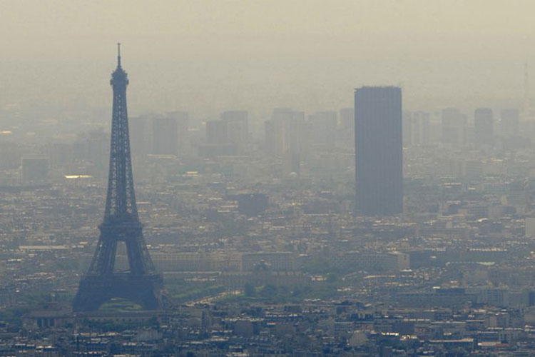 Francia aplica restricciones vehiculares por contaminación