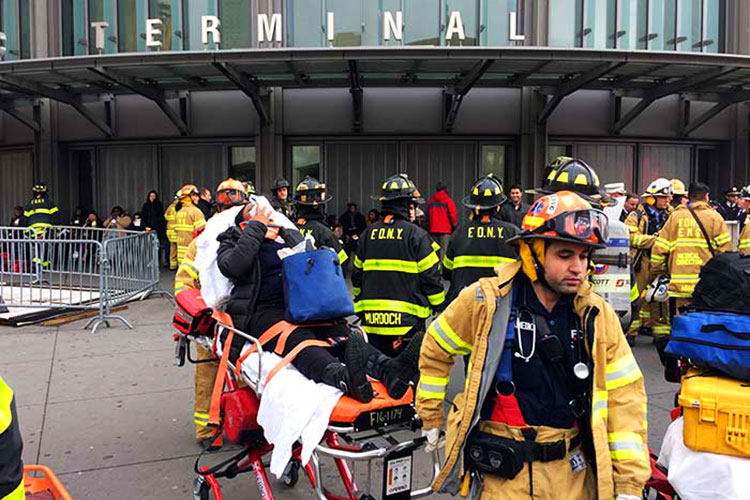 Se descarrila tren en Nueva York; al menos 76 heridos