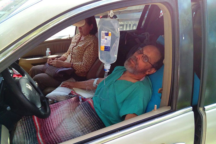 Sufre ‘crisis’ Doctor del IMSS en huelga de hambre