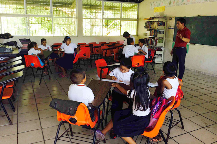 Casi un millón de estudiantes regresan a clases en Oaxaca
