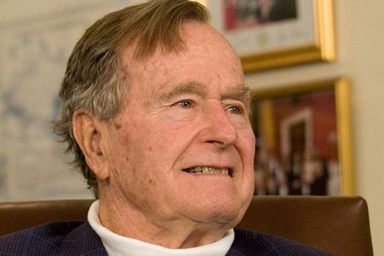 Hospitalizan al expresidente estadunidense George Bush padre