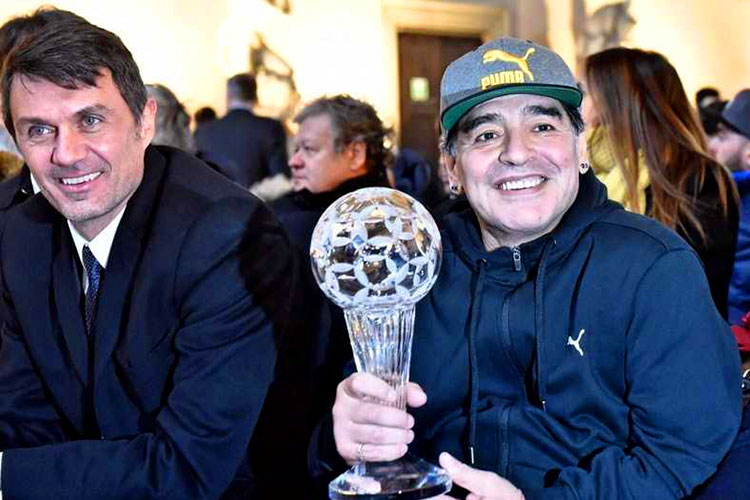 Entra Maradona en el Salón de la Fama del futbol italiano