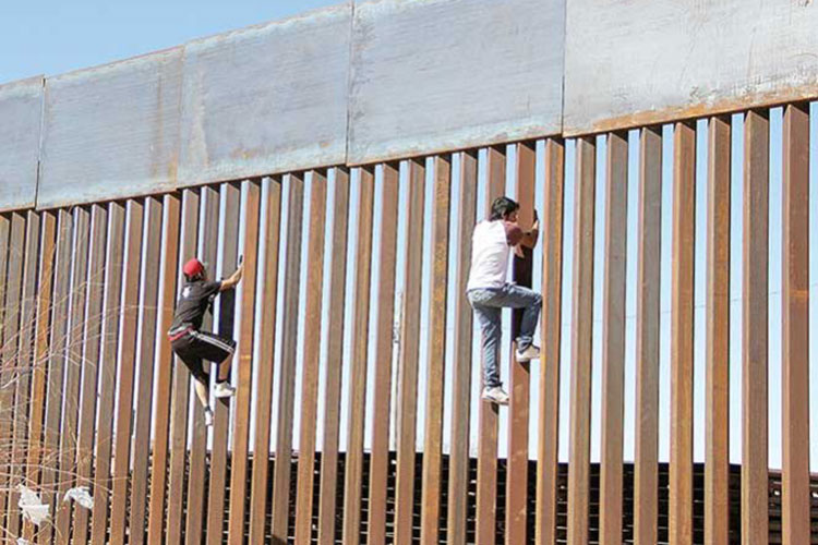 El muro de Trump se tropieza en California