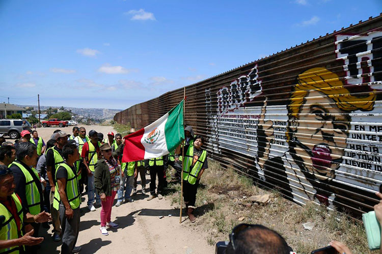 Hoy, cumbre en Los Pinos para definir estrategia contra Trump