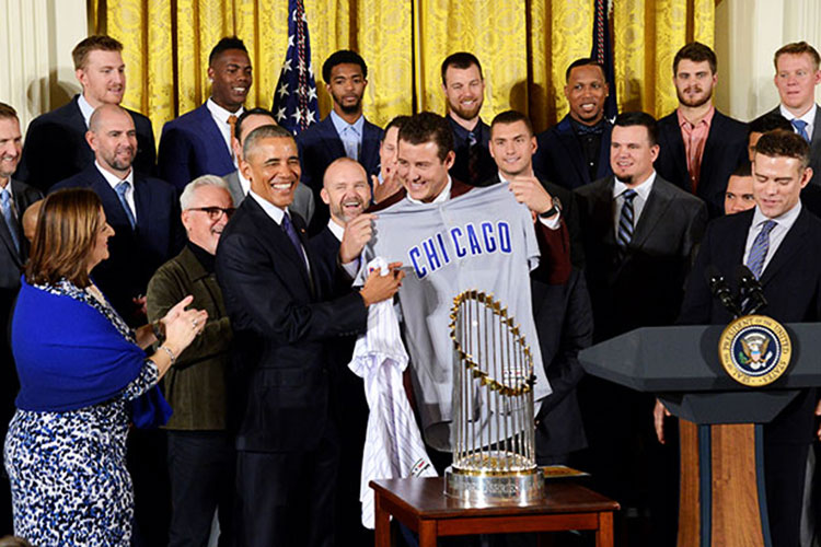 Obama recibe a los Cachorros en la Casa Blanca