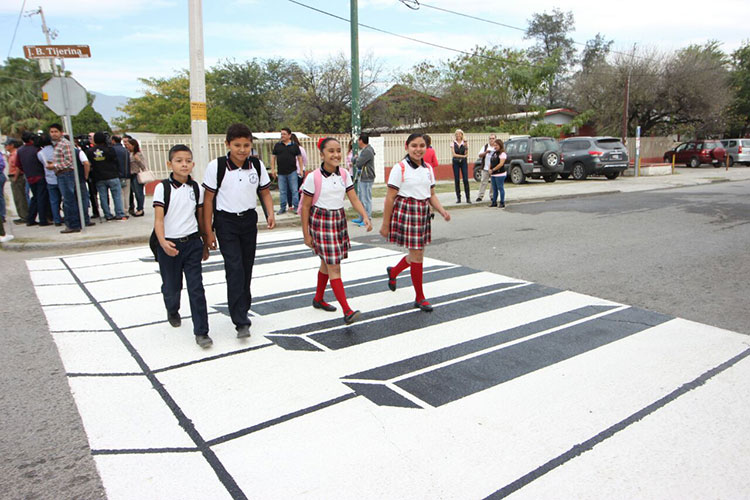 Pintan Cebras por la Vida en primaria Redención del Proletariado