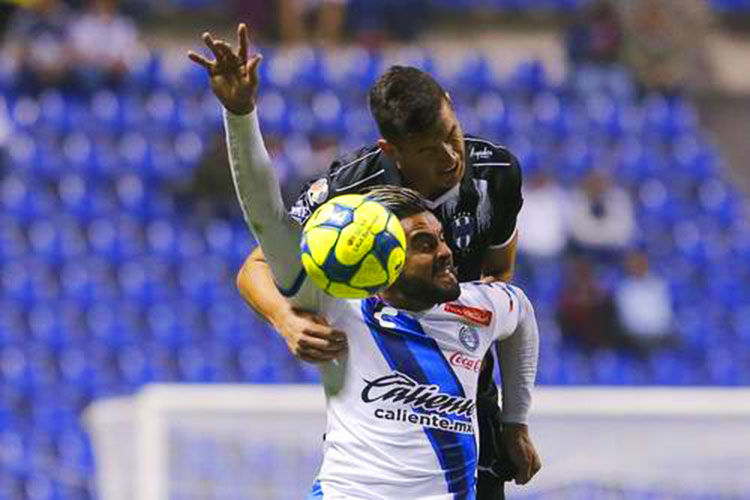 Con penal ficticio, Monterrey vence al Puebla