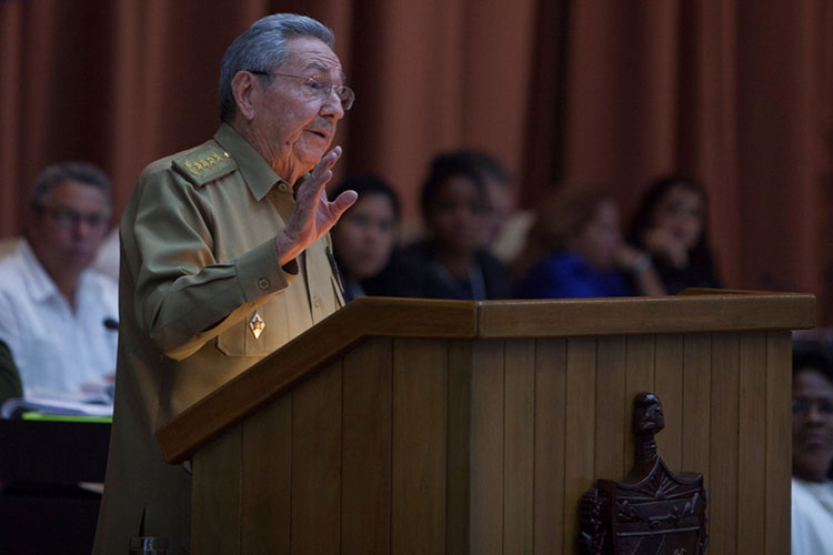 Raúl Castro en La Habana al presidente de la Cámara de Comercio de EU