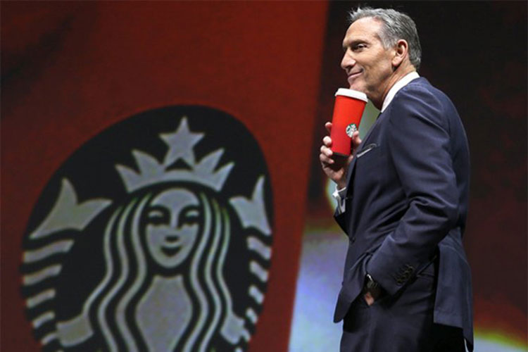Starbucks desafía a Trump, contratará a 10 mil refugiados