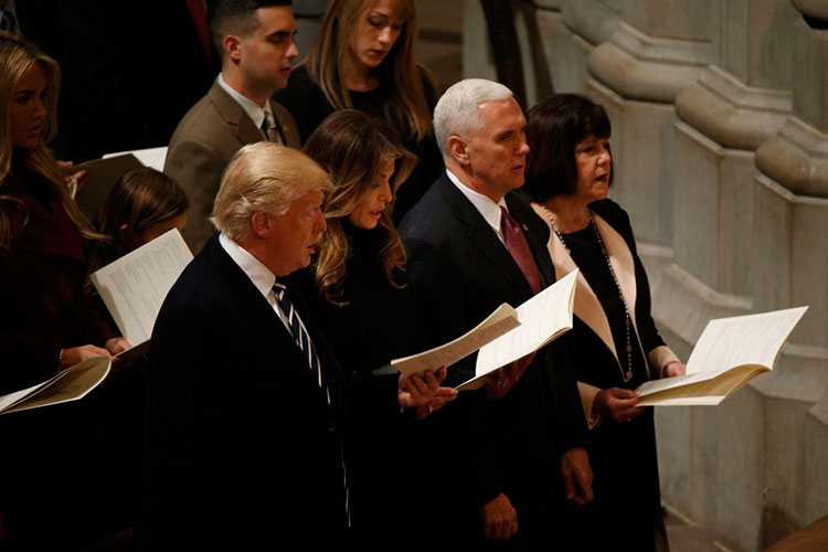 Trump inició su primer día de presidencia con servicio religioso