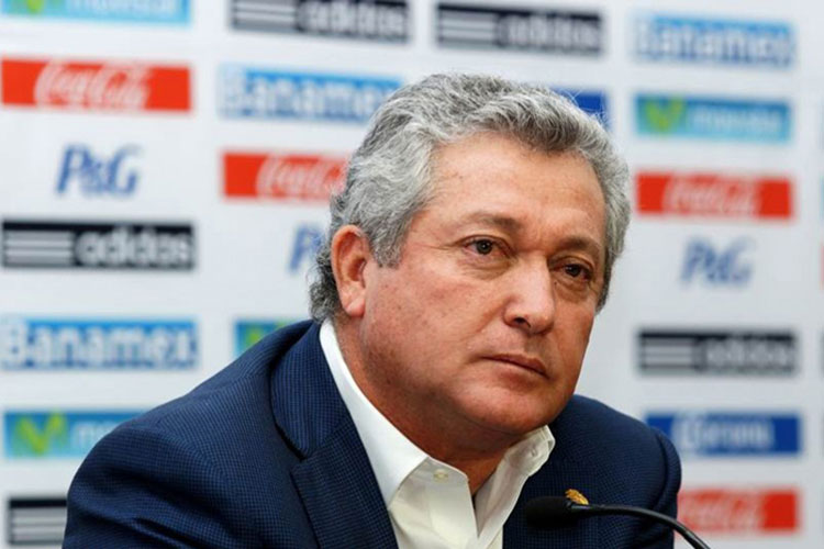 Querétaro cesa a Víctor Manuel Vucetich