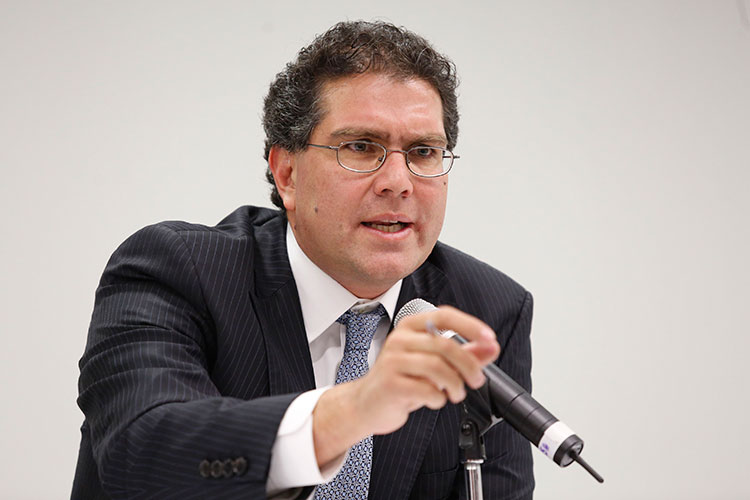 Armando Ríos Piter renuncia al PRD