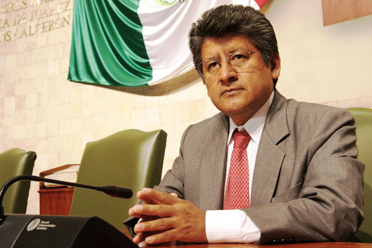 Postergar incremento a combustibles “es una medida ridícula”: Martínez Neri