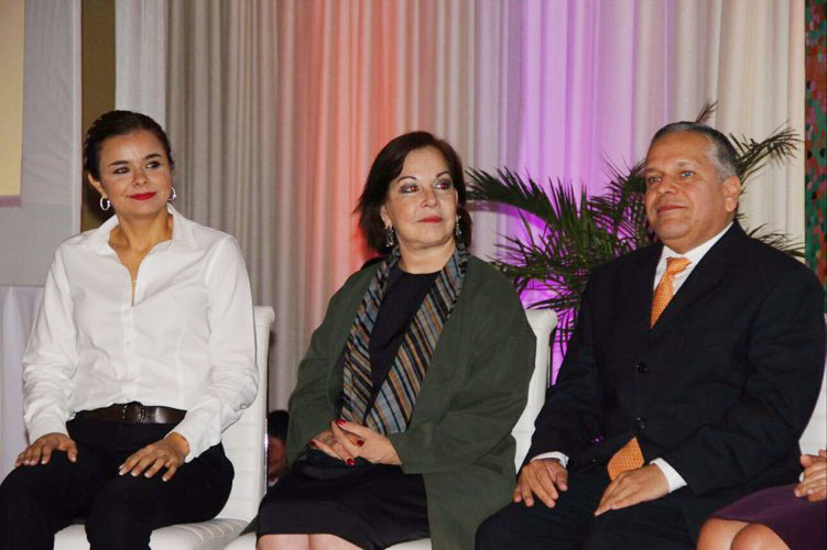 Multan a Paloma Guillén por no trabajar como Diputada Federal