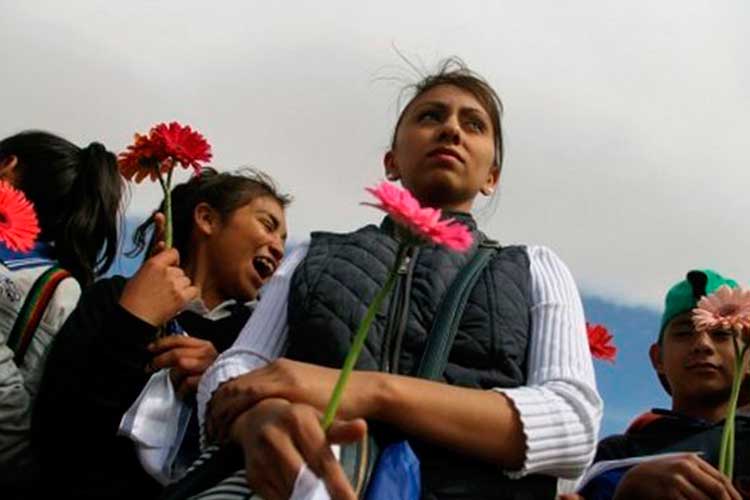 Protestan con muro humano en la frontera
