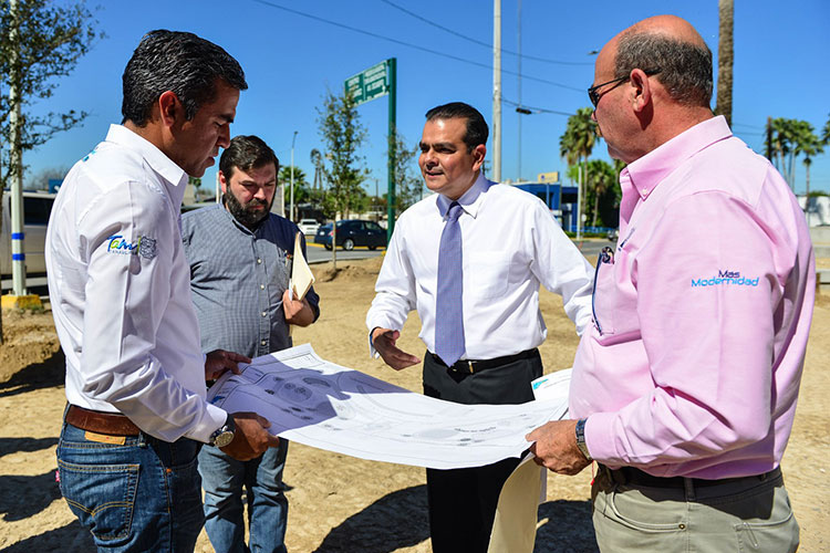 Supervisa alcalde obra de plaza Las Antorchas