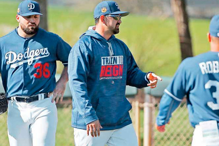 Adrián González apunta a jugar el Clásico Mundial