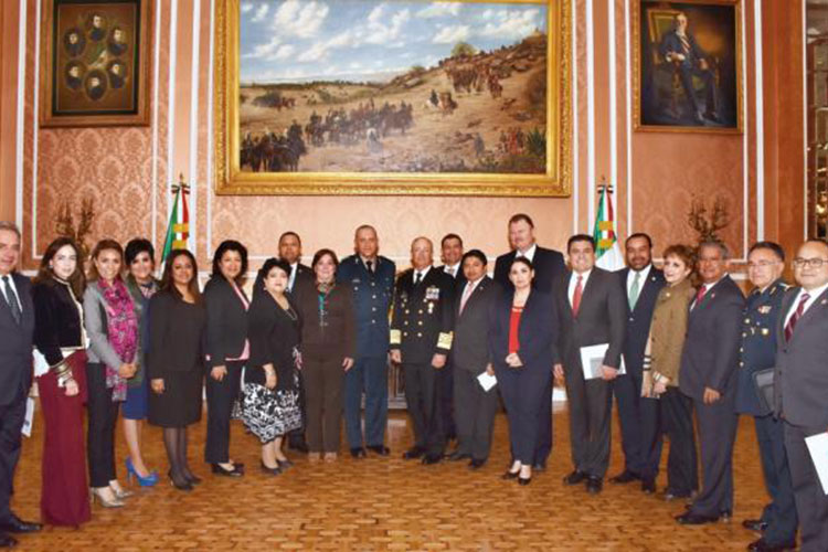 Pide Cienfuegos delimitar presencia del ejército en Estados